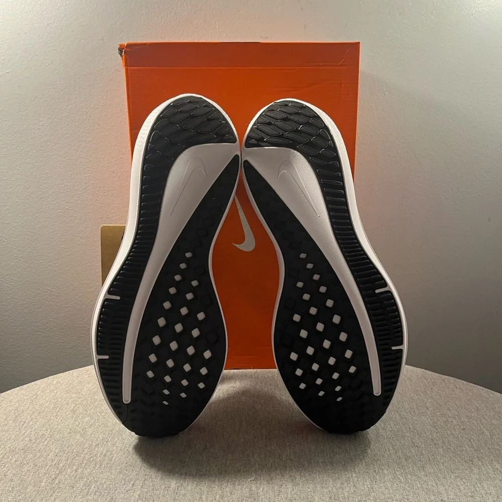 Nike Air Winflo 10 Black White Running Athletic Shoes Size 11 DV4022-003 - Picture 5 of 10